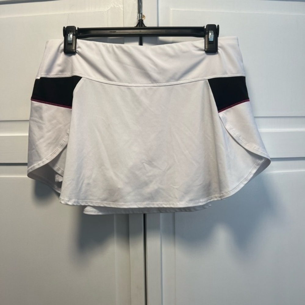 Lucky In Love Tennis Athletic Skort Size Large (12) Color White & Black